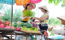 Hoa hậu VN trao học bổng cho học sinh nghèo