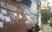 Nhếch nhác biển tên trường