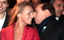 Berlusconi kết hôn với kiều nữ 27 tuổi