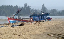 Cửa biển thành lạch sông, ngư dân "mắc cạn"