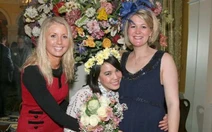 Tết qua đi, thiệp ở lại