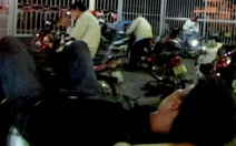 Không biết phà đóng cửa, cả trăm người ngủ "bụi" vì mắc kẹt