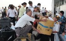 Đưa người thân ra thăm cán bộ, chiến sĩ Trường Sa
