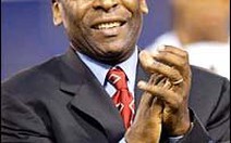 Pelé ủng hộ sử dụng mặt sân nhân tạo