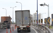 Ghi hình xử phạt xe quá tốc độ trên cầu vượt Cát Lái