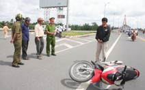 Bắt đối tượng tông xe vào công an