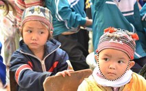 Học trò Bản Khoang ngơ ngác khai giảng muộn