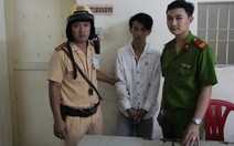 Truy đuổi, bắt giữ 2 nghi can trộm, cướp