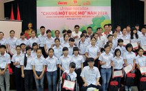 Trao học bổng "chung một ước mơ" cho 50 học sinh Hà Nội