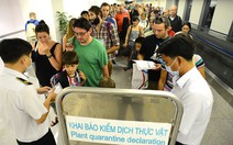 ​Đo thân nhiệt hành khách qua cửa khẩu sân bay