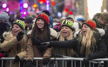 Chen chúc đón giao thừa tại New York với quả cầu mới