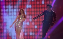 Vừa mở màn, The Remix đã vướng nghi án hát nhép