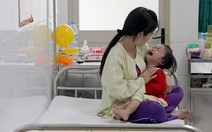 ​Chờ văcxin, trẻ mắc ho gà nặng hơn