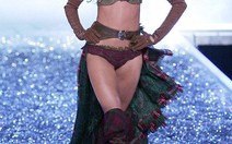 Siêu mẫu Gisele Bündchen chính thức giã từ sự nghiệp catwalk