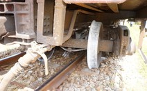 Tàu chở hàng Bắc - Nam trật bánh ở Quảng Nam