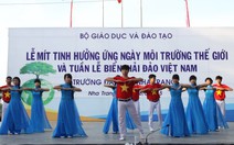 Hơn 1.000 người tham gia làm sạch bãi biển Nha Trang