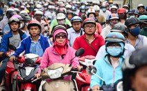 Trân mình chịu kẹt xe trước giờ G đóng phí đường bộ