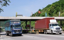Không thể dừng ngay các trạm thu phí đặt sai chỗ