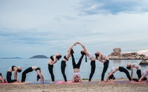 Yoga đón bình minh trên biển Nha Trang