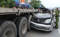 Xe hơi tông đuôi xe đầu kéo, ngày hỏi vợ thành đại tang