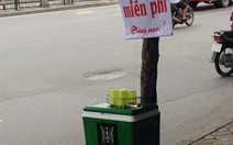 Công an tịch thu thùng trà đá miễn phí trên vỉa hè Hà Nội