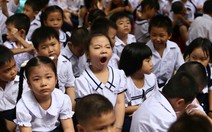 Ngày khai giảng: học sinh không thích ngồi nắng nghe phát biểu