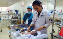 Điểm tin: Mừng bé trai bị đâm xuyên đầu hồi phục tốt