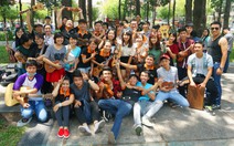 Đàn ukulele cuốn hút bạn trẻ Sài thành