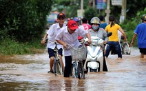 Đồng Nai: cầu sập, nước ngập khắp nơi