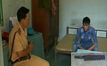 Kẻ nghiện ma túy tấn công cảnh sát, "ăn vạ" tại đồn công an