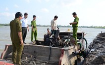 Bắt 2 ghe, sà lan hút cát trái phép trên sông Cổ Chiên