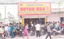 Táo tợn dùng búa cướp tiệm vàng ở Bình Dương