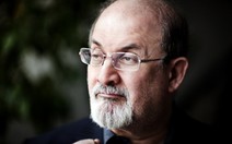 Iran treo thưởng lớn cho ai hạ sát Salman Rushdie