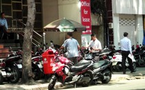 Giá giữ xe thu quá quy định 250%, không có chuyện bảo kê?