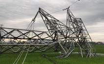 ​Cột điện 500 KV gãy vì gió lốc