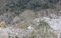 Đá văng trúng đầu, một công nhân mỏ đá tử vong