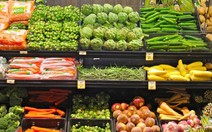 ​Lấy mẫu thịt, trứng, rau để giám sát an toàn thực phẩm