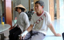 Nhóm người nước ngoài đi xe hơi dàn cảnh giật tiền