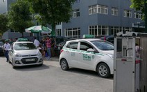 Bệnh viện “mở cửa” cho taxi, xe cấp cứu cạnh tranh