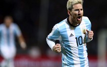 Messi ghi bàn giúp 10 cầu thủ Argentina đá bại Uruguay