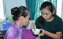 Nỗi lo học phí bên giường bệnh