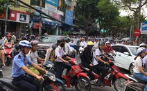 ​Tháo dỡ hàng rào tôn chắn ngang cầu qua sông Hàn