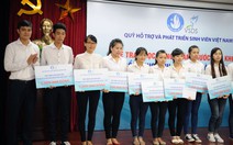 Trao học bổng cho 111 thủ khoa và sinh viên khó khăn