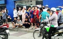 Xe buýt tấp vào trạm đón khách, cán chết người đi xe máy