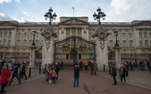 Người Anh muốn Hoàng gia tự trả tiền sửa điện Buckingham