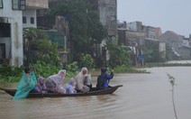 Hai vụ lật ghe trong lũ, 2 người chết và mất tích