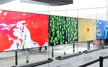 ​LG gây bất ngờ với TV Signature OLED W tại CES 2017