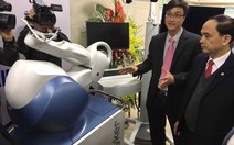 Robot giúp thay khớp gối, hai giờ sau có thể tập đi