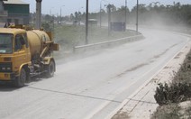 Xe tải hoành hành, bụi phủ trắng khu dân cư Hà Nội