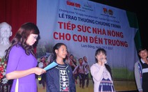 Lâm Đồng trao quà, tiếp sức nhà nông cho con đến trường